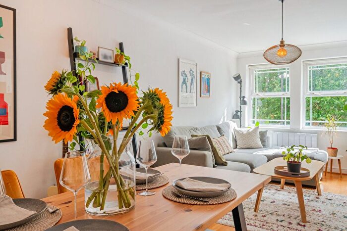 1 Bedroom Flat For Sale In Coates Avenue, London, SW18