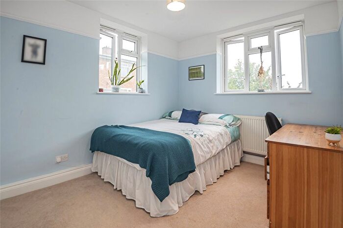2 Bedroom Flat For Sale In Dounesforth Gardens, London, SW18