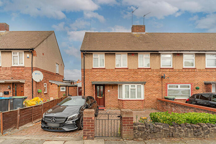3 Bedroom End Of Terrace House For Sale In Cuckoo Hall Lane, Edmonton, N9