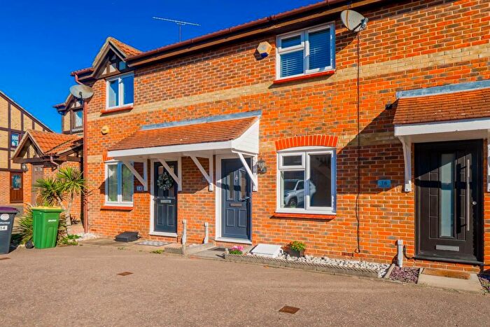 2 Bedroom Terraced House To Rent In Bedroom Terraced House In Rayleigh, SS6