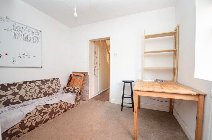 5 Bedroom Terraced House For Sale In Broadlands Road, Southampton, SO17