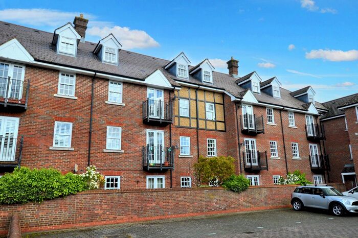 2 Bedroom Flat To Rent In Chime Square, St Albans, AL3