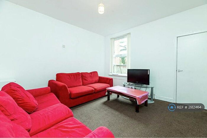 5 Bedroom Semi-Detached House To Rent In Rolleston Drive, Nottingham, NG7