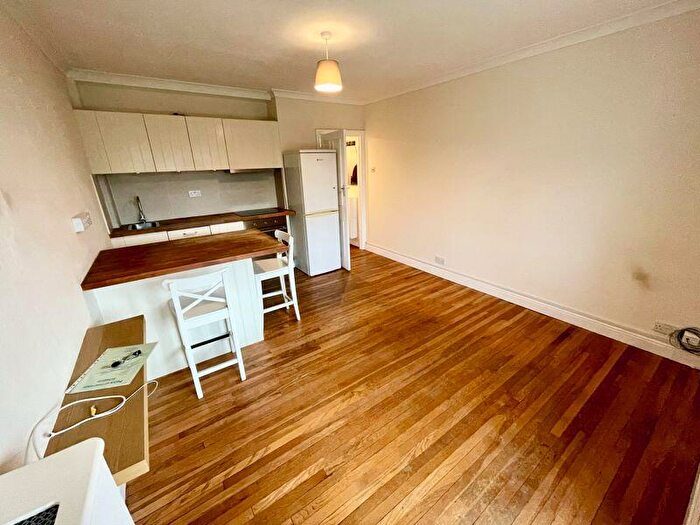 1 Bedroom Flat To Rent In Flat Hampshire Court Bourne Avenue, BH2