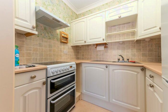 1 Bedroom Flat To Rent In Staunton Avenue, Hayling Island, PO11