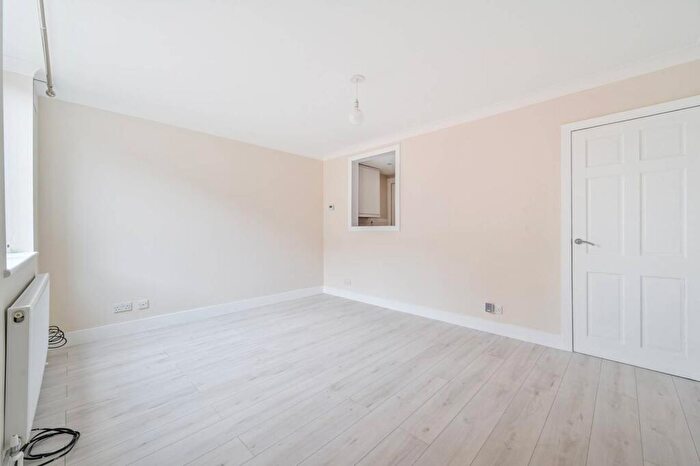 1 Bedroom Maisonette To Rent In Monk Street, Woolwich, London, SE18