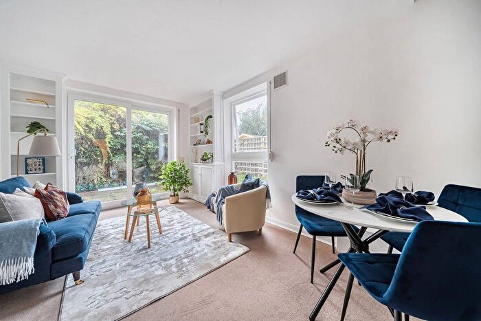 1 Bedroom Flat For Sale In Boscombe Road, Shepherd's Bush, London, W12