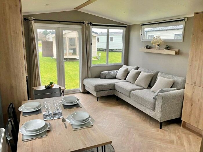 2 Bedroom Mobile/park Home For Sale In Corton, NR32