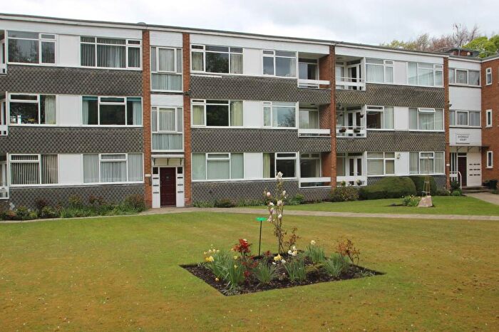 2 Bedroom Flat To Rent In Avondale Court, Leeds, West Yorkshire, Uk, LS17