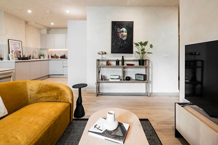 1 Bedroom Flat To Rent In Hayes, UB3