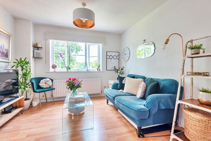 Studio For Sale In Boleyn Way, Barnet, EN5
