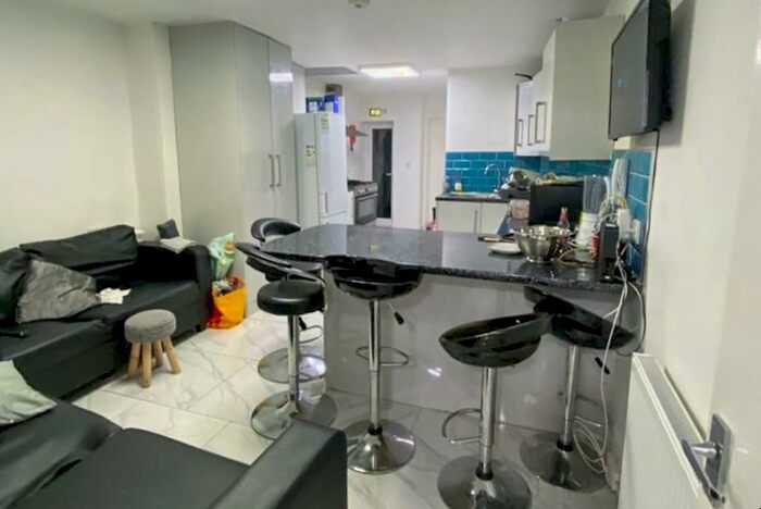 6 Bedroom Terraced House To Rent In Dawlish Road - Ensuite Student Property, B29