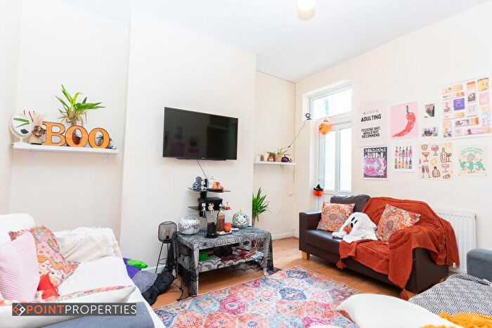 5 Bedroom Terraced House To Rent In Bedroom, Adelaide Road - Kensington, L7