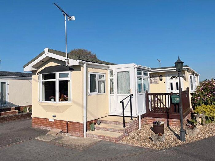 1 Bedroom Park Home For Sale In Whitfield Close, Off Woodcock Road, Warminster, BA12