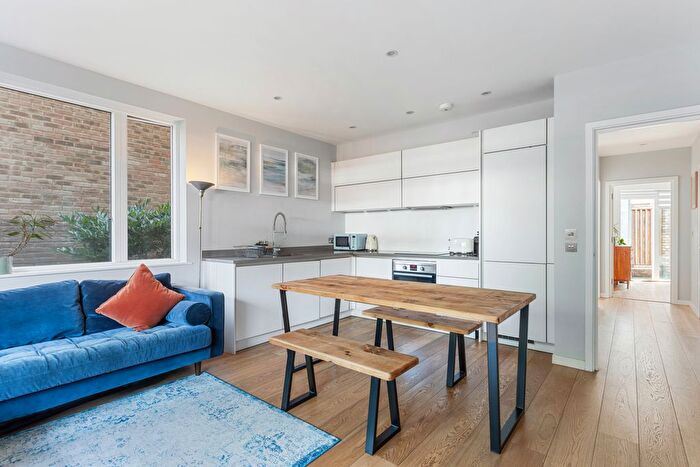 2 Bedroom Flat For Sale In Copenhagen Street, Islington, London, N1