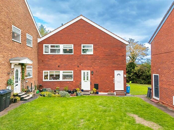 2 Bedroom Apartment For Sale In Whittington Grove, Birmingham, B33