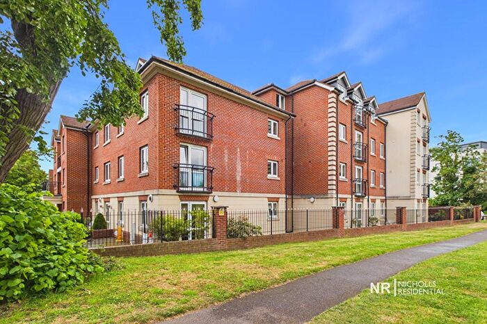 1 Bedroom Flat For Sale In The Parade, Epsom, Surrey., KT18