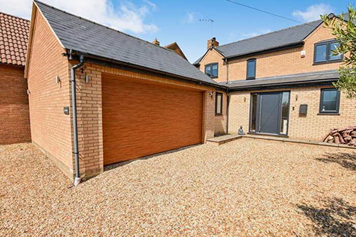 4 Bedroom Detached House For Sale In Glenside, Main Street, Wilsthorpe, PE9