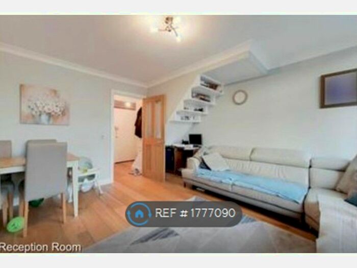 2 Bedroom Flat To Rent In Bayer House, London, EC1Y