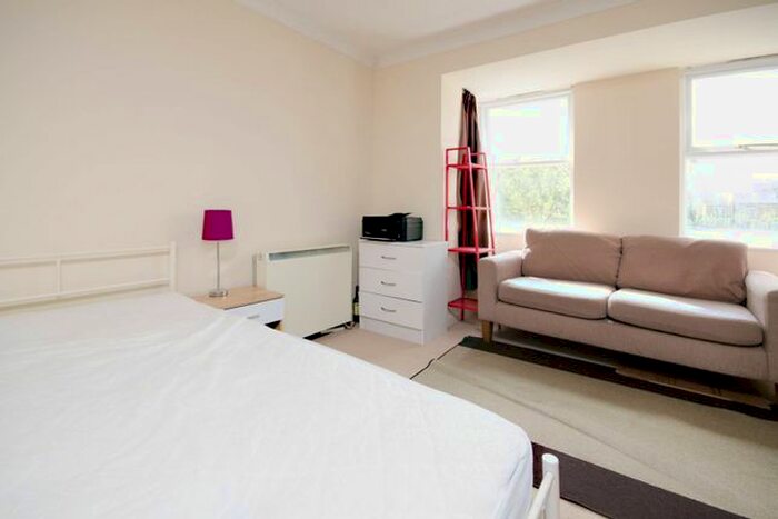 1 Bedroom Flat To Rent In Josephs Road, Guildford, Guildford, GU1