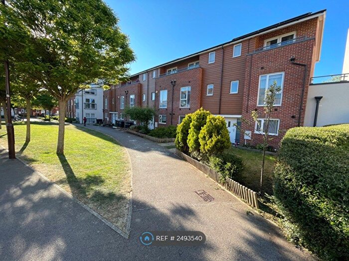 5 Bedroom Terraced House To Rent In Bowling Green Close, Bletchley, Milton Keynes, MK2