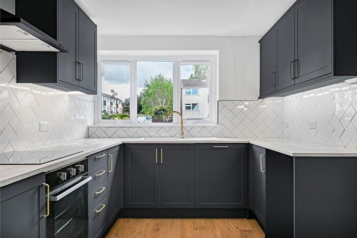 2 Bedroom Maisonette To Rent In Hill House Close, Winchmore Hill, N21