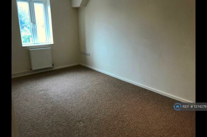 1 Bedroom Flat To Rent In Victoria Road, Ferndown, BH22