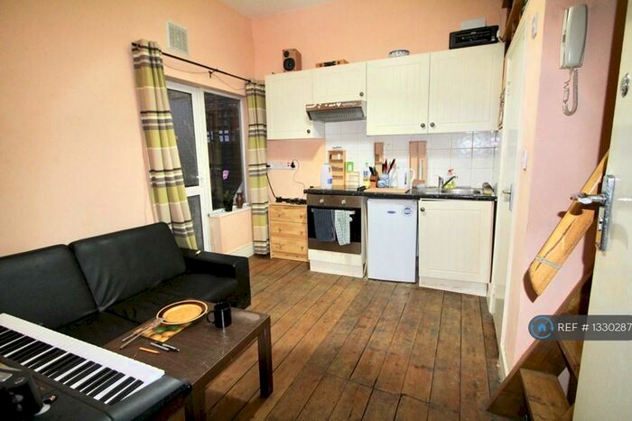 Studio To Rent In Mountfield Road, London, N3