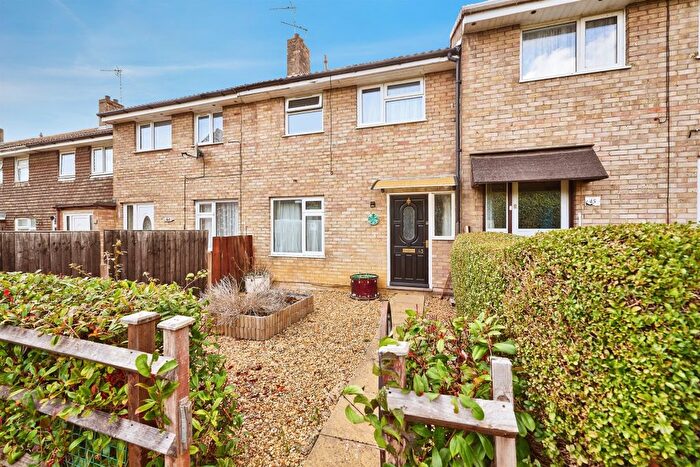 3 Bedroom End Of Terrace House For Sale In Elm Close, Huntingdon, PE29