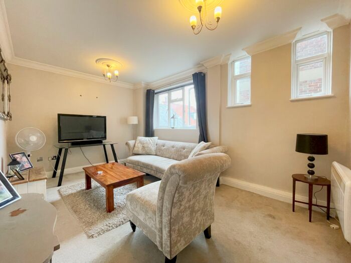 1 Bedroom Flat To Rent In Crown House, Brentwood, CM14