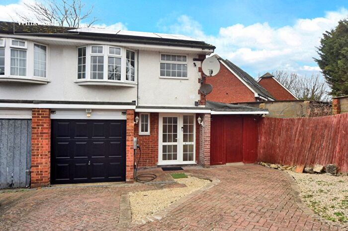 3 Bedroom Semi Detached House For Sale In Stanmore Gardens, Sutton, SM1