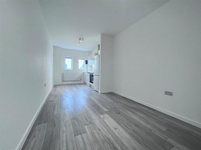 1 Bedroom Flat To Rent In Albury Grove Road, Cheshunt, Waltham Cross, EN8