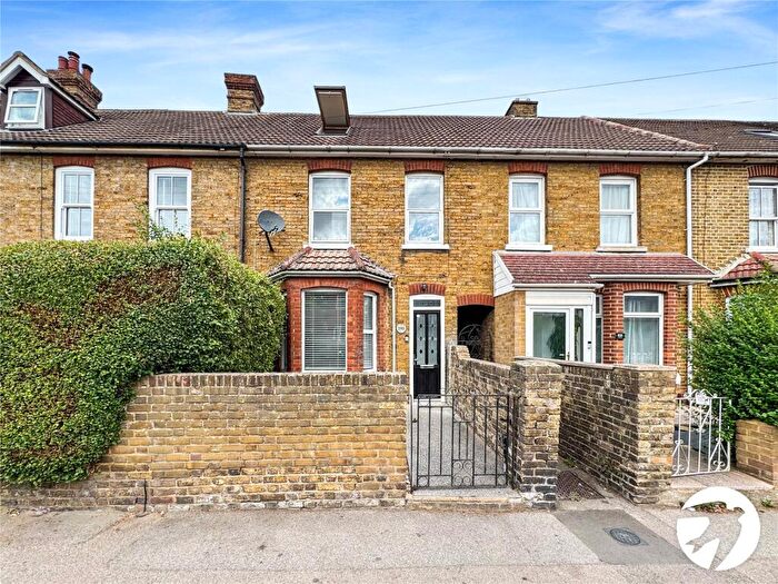 4 Bedroom Terraced House For Sale In London Road, Sittingbourne, Kent, ME10