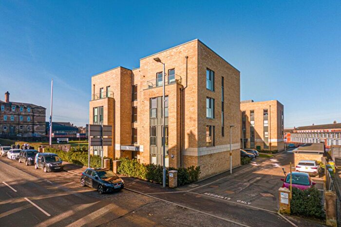 2 Bedroom Apartment For Sale In Pollokshaws Road, Shawlands, Glasgow, G41