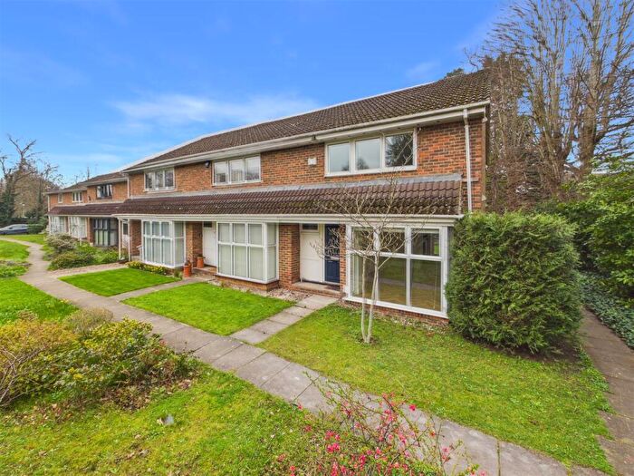 3 Bedroom House To Rent In Wynton Grove, Walton-On-Thames, KT12