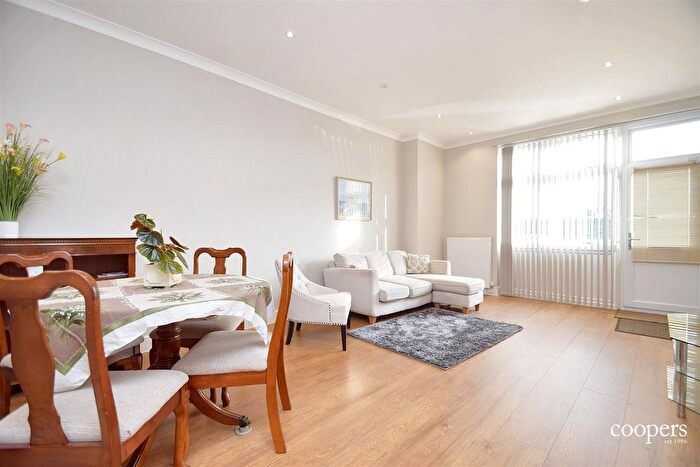 1 Bedroom Flat To Rent In Dwight Road, Watford, WD18