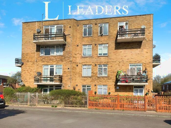 2 Bedroom Flat To Rent In Hollyfield, Harlow, CM19