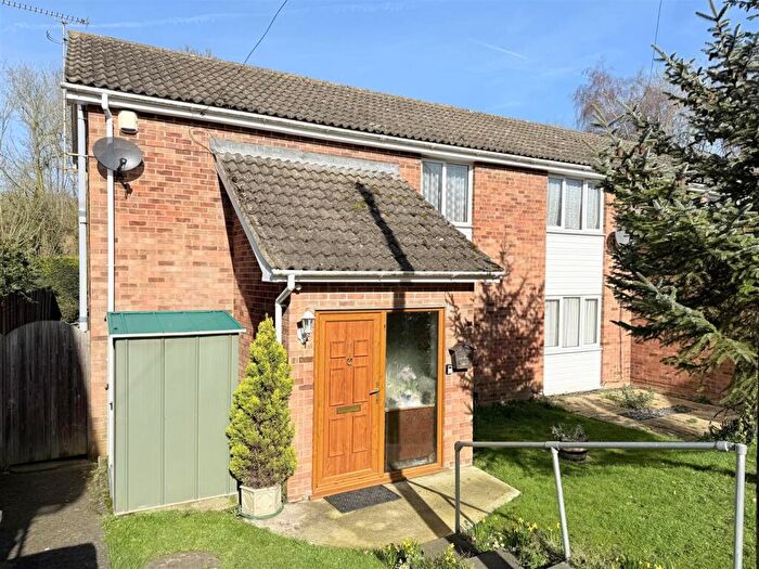 3 Bedroom Semi Detached House For Sale In Castle Meadow, Ipswich, IP8