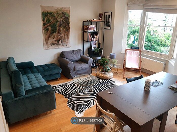 2 Bedroom Flat To Rent In Saltoun Road, London, SW2