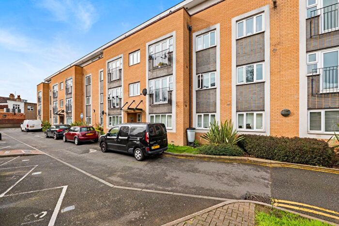 2 Bedroom Flat For Sale In Pavement Square, Croydon, CR0
