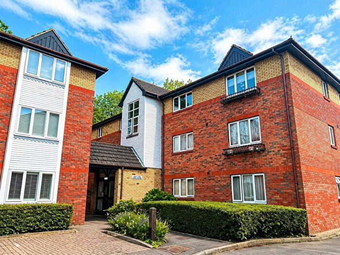 2 Bedroom Flat For Sale In Dover Gardens, Carshalton, SM5