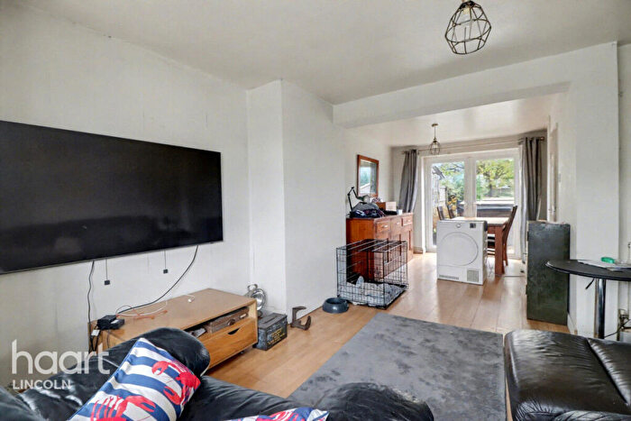 3 Bedroom Semi-Detached House For Sale In Churchill Drive, Newark, NG24