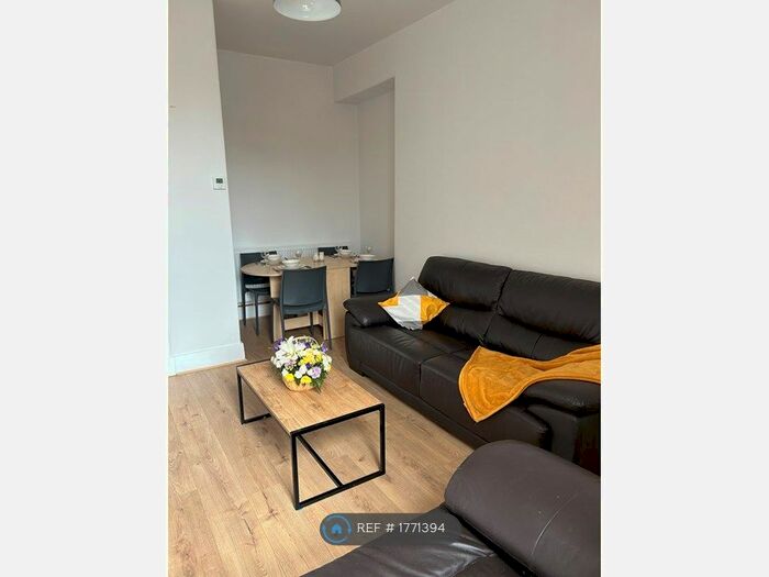 5 Bedroom Flat To Rent In Cattofield Place, Aberdeen, AB25