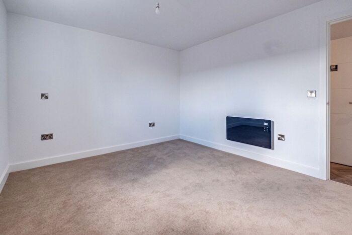 2 Bedroom Flat To Rent In Coventry Road, Sheldon, Birmingham, West Midlands, B26