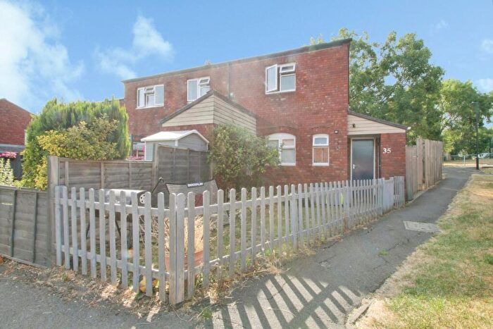 3 Bedroom Maisonette To Rent In Burton Way, Windsor, SL4