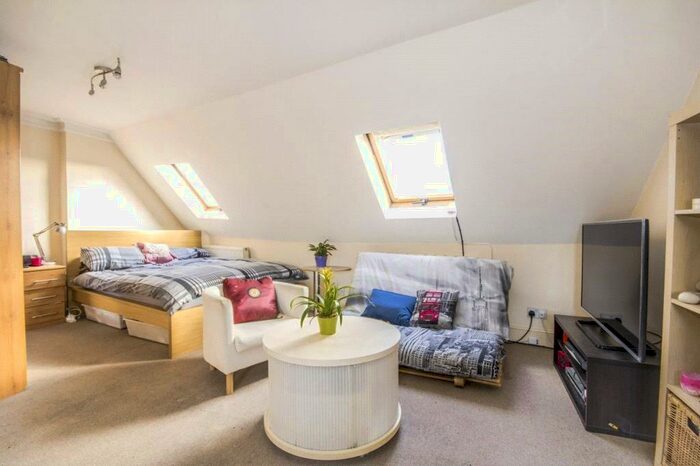 Studio To Rent In Knights Hill, West Norwood, London, SE27