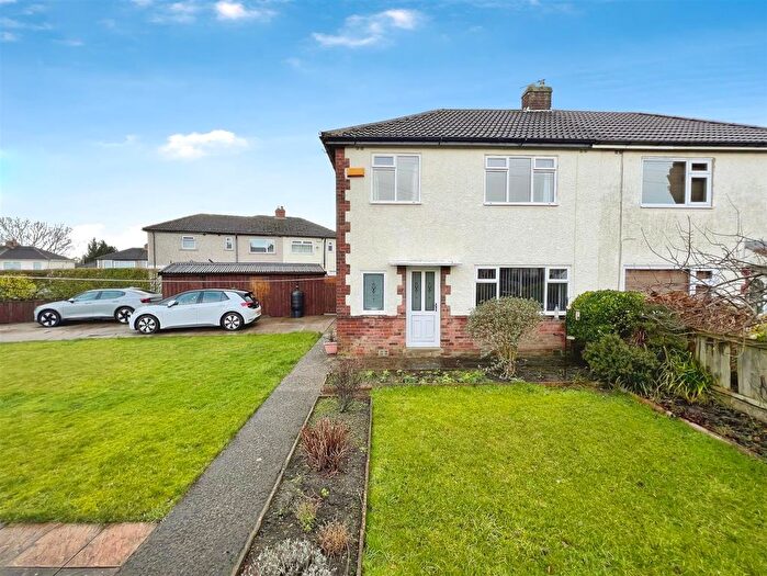 3 Bedroom Semi Detached House For Sale In Wrose Grove, Bradford, BD2