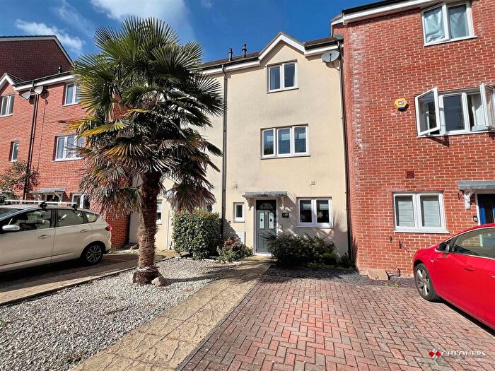 4 Bedroom Town House For Sale In Skippetts Gardens, Basingstoke, RG21
