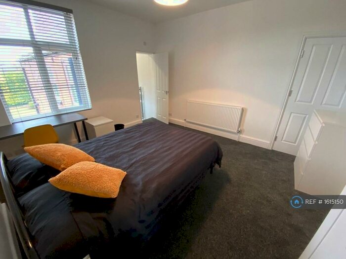 8 Bedroom Semi-Detached House To Rent In Wilford Lane, West Bridgford, Nottingham, NG2