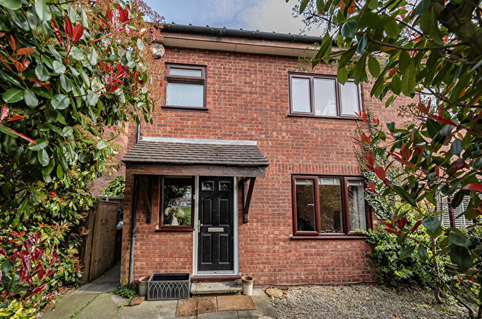 3 Bedroom Semi-Detached House For Sale In Milner Walk, New Eltham, SE9